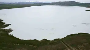 Kuraklıktan kurtulan Akgöl yeniden kuşların uğrak noktası oldu
