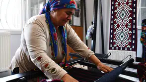 Şırnaklı anne dokuduğu geleneksel heybelerle dört çocuğunu üniversite mezunu yaptı