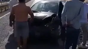 Nusaybin İpekyolu üzerinde kamyonet ve otomobil çarpıştı