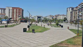 Elazığlılar aşırı sıcak hava nedeniyle evlerinden çıkmıyor