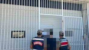 Karaköprü ilçesinde aranan hükümlülerin peşine düşen jandarma ekipleri iki kişiyi yakaladı