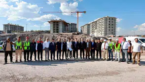 Bitlis Valisi Ahlat'ta Ahıskalı Türkler İçin Hazırlanan Yeni Konutları Denetledi