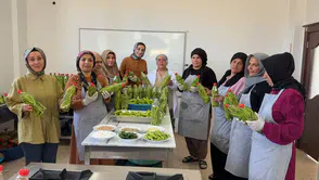 Midyatlı kadınlar tescilli acurları beş tonluk turşuya dönüştürüyor