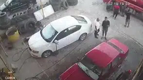 Şanlıurfa Birecik İtfaiyesinde Lastik Patlaması Bir Personeli Yaraladı