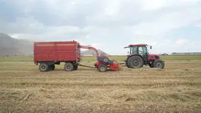 Muşlu besiciler kışa hazırlığı modern makinelerle hızlandırdı