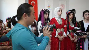 Japon araştırmacı Siirt ezgilerini ve halk kültürünü kayıt altına aldı