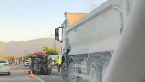 Muş Bingöl kara yolunda ticari araç devrildi bir kişi yaralandı