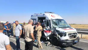 Nusaybin yolunda ambulansın karıştığı zincirleme kazada üç kişi yaralandı