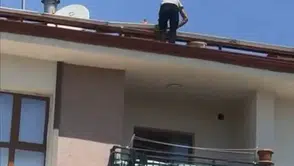 Elazığda beş katlı binanın tepesindeki işçinin yürek burkan anları