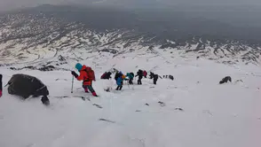 Ağrı Dağı zirvesinde doğayı koruma çağrısı yankılandı