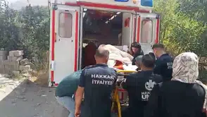 Yatağa bağımlı 140 kiloluk hasta evinden ekiplerle çıkarıldı