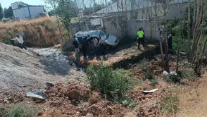 Van Erciş yolunda kamyonet devrildi