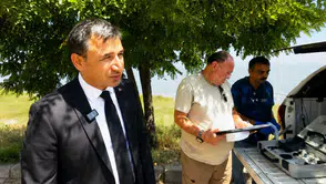 Tatvan sahilinde kirlilik şikayetleri üzerine sudan numuneler toplandı