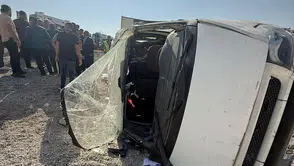 Kocapınar Mahallesi'nde kamyonet takla attı, 6 kişi yaralandı