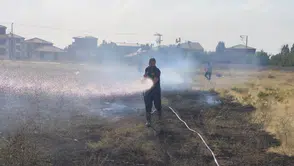 Tuşba'da anız yangını itfaiyenin hızlı müdahalesiyle kontrol altına alındı