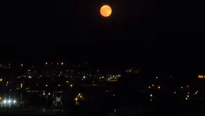 Van Gölü kıyısında dolunay geceye damga vurdu
