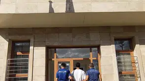 Varto polisi aranan hırsızlık hükümlüsünü sokak ortasında yakaladı