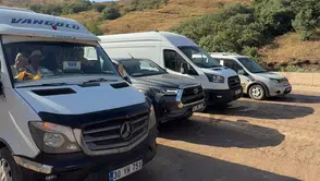 Yüksekova ile Van arasındaki yol çalışması sürücüleri trafikte bekletti