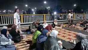 Filistin'e destek için yola çıkan 500 kişilik konvoy sınırda bekletiliyor