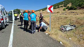 Bingöl yolunda hafif ticari araç devrildi 6 kişi yaralandı