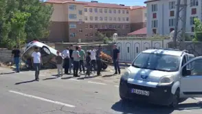 Patnos ilçesinde iki aracın karıştığı kazada dört kişi yaralandı