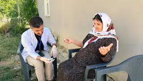 Hakkari'de sağlık ekipleri sınır köylerindeki vatandaşların ayağına gidiyor