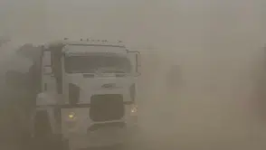 Bingöl'de etkili olan şiddetli rüzgar binaların çatılarını yerinden söktü