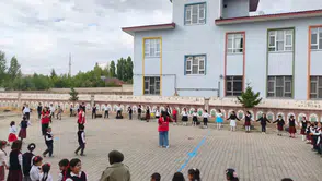 Patnos Kızılay gönüllüleri Sütlü Pınar İlkokulu öğrencileriyle buluştu
