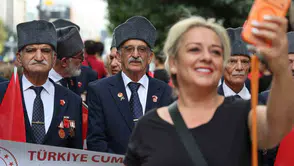 Elazığ sokaklarında gaziler için onur yürüyüşü düzenlendi