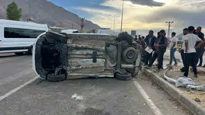 Van Gevaş yolunda iki aracın karıştığı kazada üç kişi yaralandı