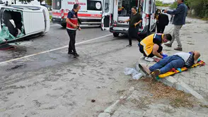 Van Edremit yolunda iki otomobil çarpıştı