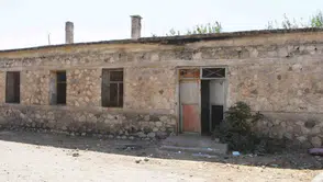 Silopi Başverimli'de tehlike yaratan metruk bina yıkılıyor