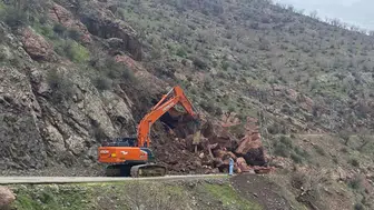 Batman’da heyelan: 7 köyün yolu kapandı