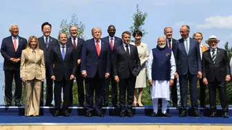 G7 Zirvesi'nde protokolün dışına taşan anlar: Macron saatini unuttu, Trump Grönland'ı hatırlattı