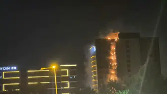 Diyarbakır'da plazada yangın büyüdü, çatıya sıçradı