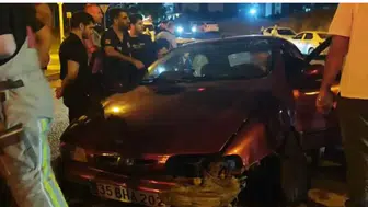 Diyarbakır Kayapınar’da otomobil refüje çarptı: Sürücü araçta sıkıştı