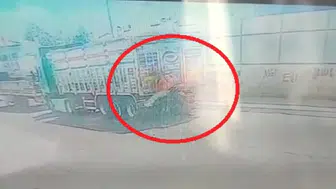 Diyarbakır’da motokurye TIR’a çarptı: Durumu ağır