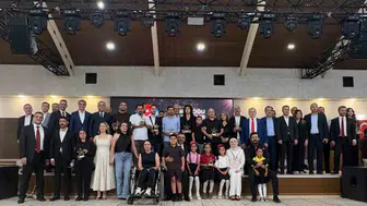 Şanlıurfalı minik öğrencilerin gazetecilik başarısı ödülle taçlandı