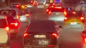 Diyarbakır trafiğinde itfaiye aracına yol vermeyen sürücü tepki çekti