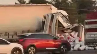 Şanlıurfa Siverek'te tır ve kamyonet çarpıştı: 3 yaralı