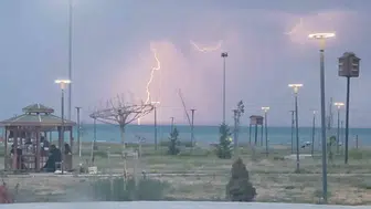 Van semalarında şimşekler geceyi gündüze çevirdi
