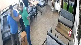 Şanlıurfa depreminde lokantadaki panik anları kameraya yansıdı