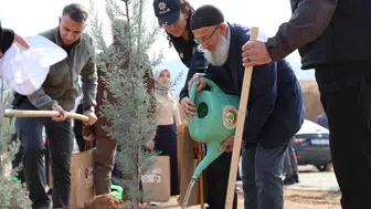 Elazığ'da şehitlerin anısına fidanlar toprakla buluştu