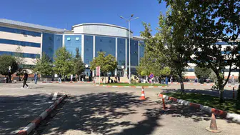 Bingöl'de memur adayı binlerce kişi sınav salonlarında ter döktü