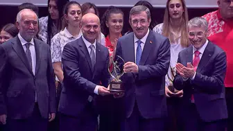 Diyarbakır'ın lezzet markası Sıtkı Usta'ya spora katkı ödülü verildi