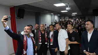 Elazığsporlu futbolcular öğrencilerle bir araya geldi