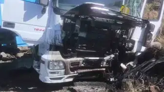 Siverek yolunda tır kazası sürücü hastaneye kaldırıldı