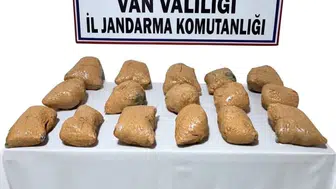 Van Saray'da jandarma ekipleri yüklü miktarda toz esrar yakaladı