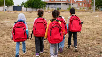 Diyarbakırda minik öğrencilere okul çantası ve kırtasiye desteği sağlandı