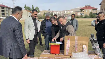 Yüksekova’da arılar elektrikli çitle koruma altında: 30 üreticiye hibe desteği